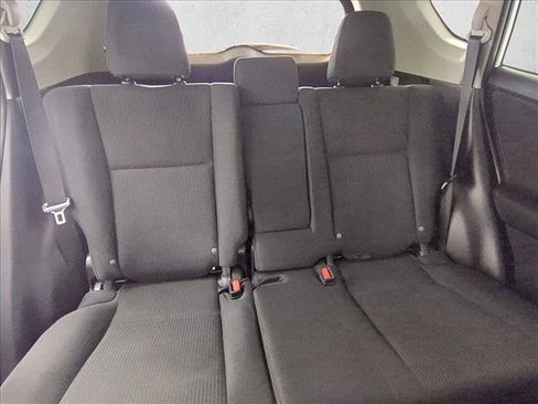 Used 2018 Toyota RAV4 LE FWD image 22