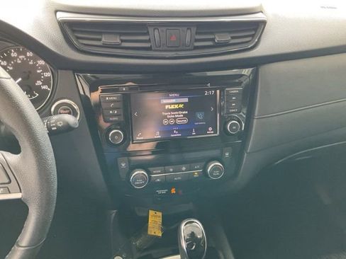 Used 2020 Nissan Rogue SV image 14