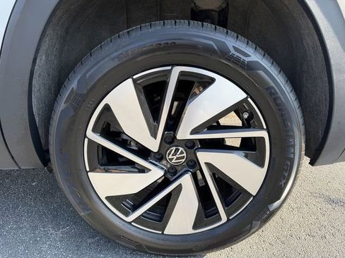 Used 2025 Volkswagen Atlas SE image 47