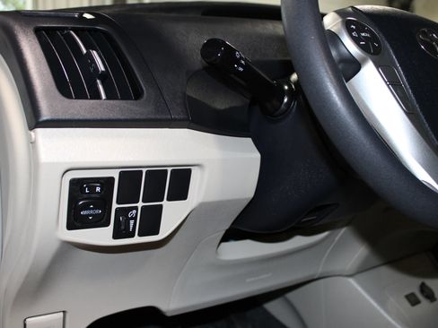 Used 2015 Toyota Prius Two FWD image 21