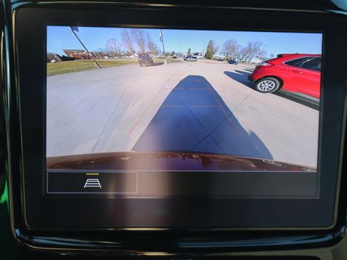 Used 2023 Chevrolet Traverse LT image 21