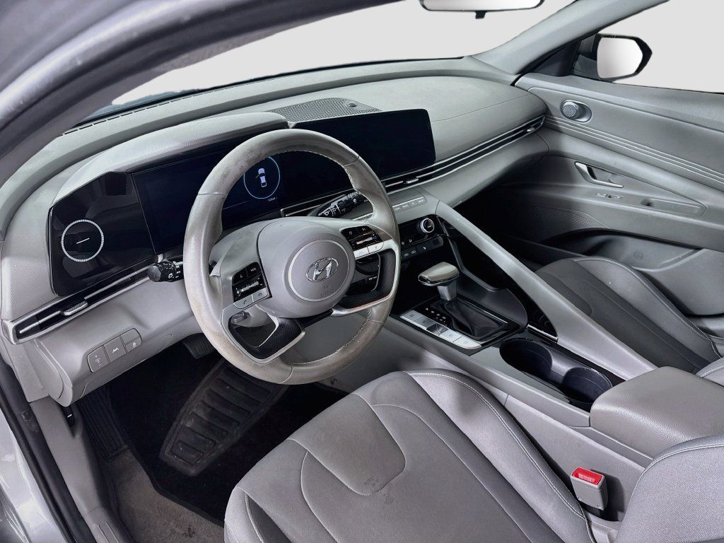 Used 2023 Hyundai Elantra SEL w/ Convenience Package FWD image 9