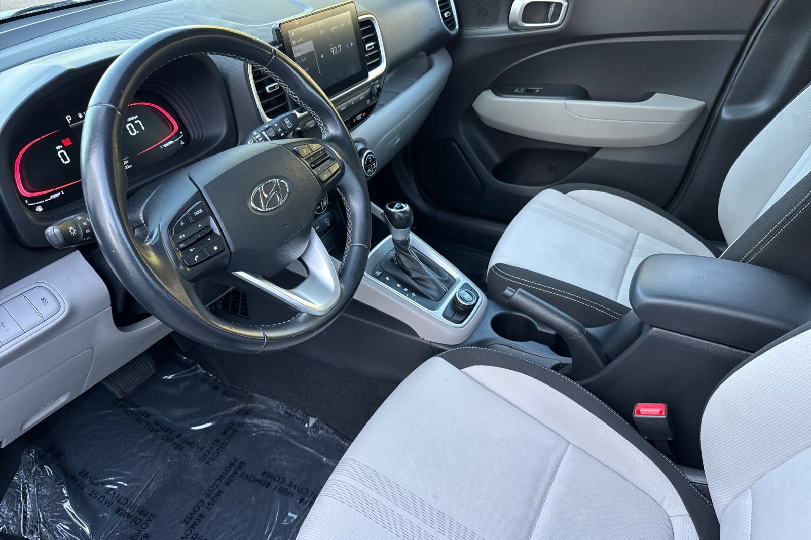 Used 2023 Hyundai Venue SEL FWD image 4