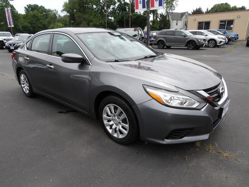 Used 2017 Nissan Altima 2.5 S w/ Power Driver Seat Package FWD image 3