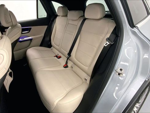 Used 2026 Mercedes-Benz GLC 300 image 6
