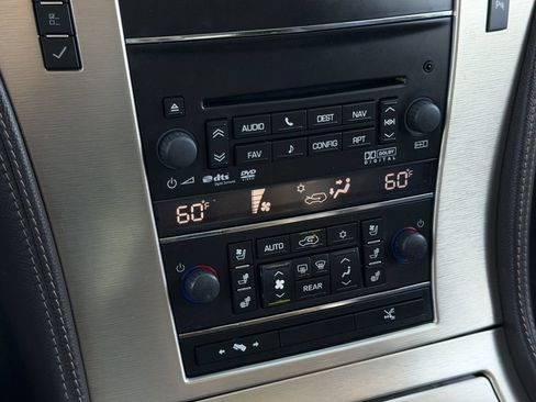 Used 2014 Cadillac Escalade Platinum RWD image 21