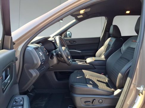 Used 2025 Nissan Pathfinder Rock Creek AWD/4WD image 16