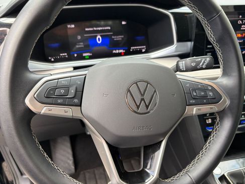 Used 2025 Volkswagen Taos SE FWD image 28