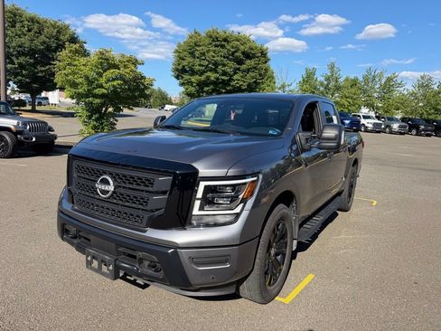 Used 2023 Nissan Titan SV w/ SV Convenience Package AWD/4WD image 3