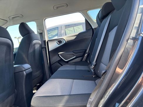 Used 2025 Kia Soul LX w/ LX Technology Package FWD image 23