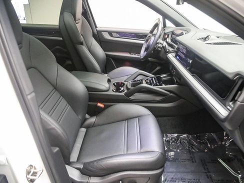 Certified 2026 Porsche Cayenne Coupe AWD/4WD image 20