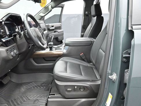 Used 2025 Chevrolet Silverado 1500 LT Trail Boss w/ Convenience Package II AWD/4WD image 13