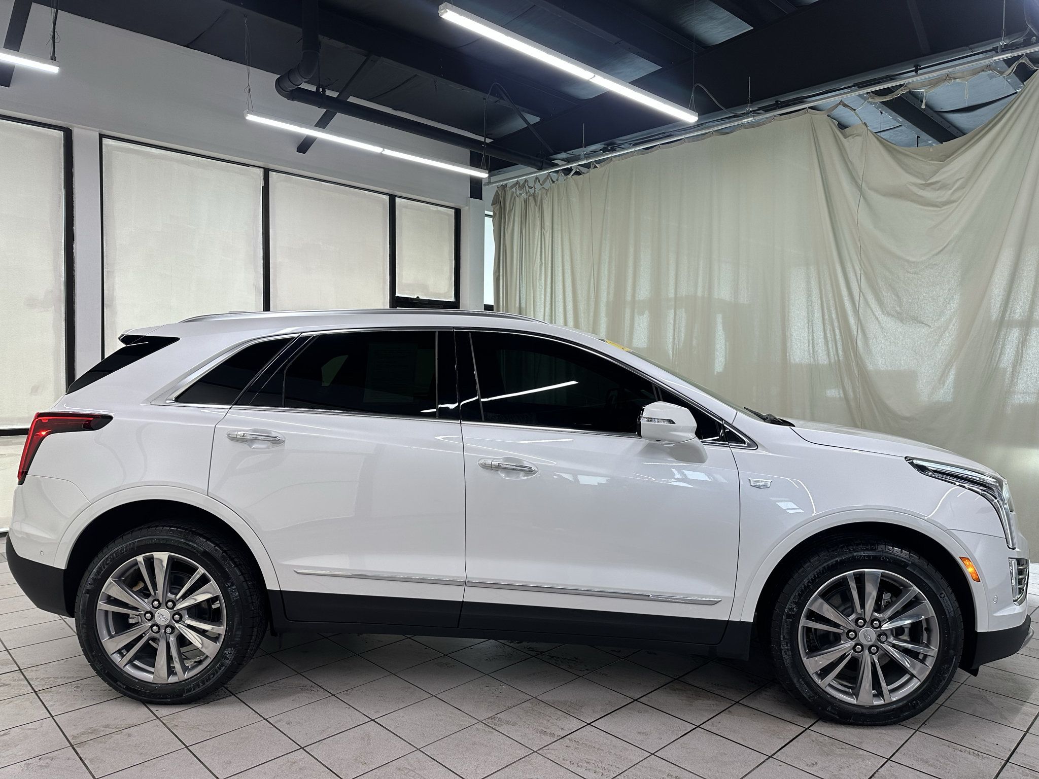 Used 2026 Cadillac XT5 Premium Luxury w/ Driver Assist Package AWD/4WD image 3