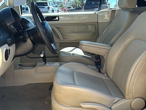 Used 2006 Volkswagen Beetle Convertible w/ Package 1 FWD image 22