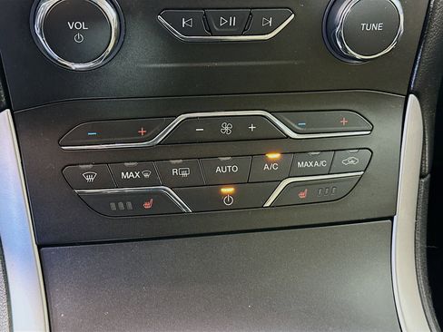 Used 2020 Ford Edge SEL w/ Convenience Package image 24