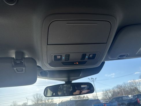 Used 2023 Ford Explorer XLT image 28