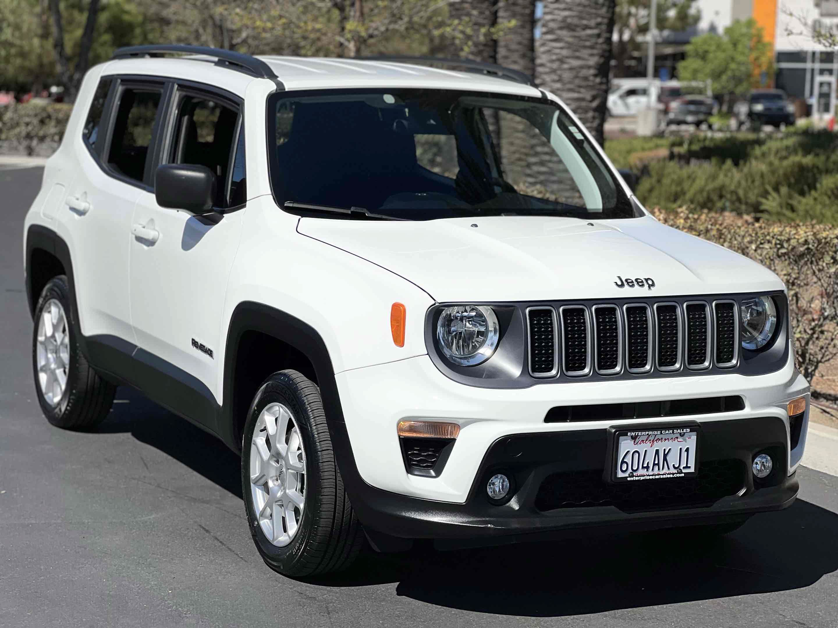 Used 2022 Jeep Renegade Latitude AWD/4WD image 16