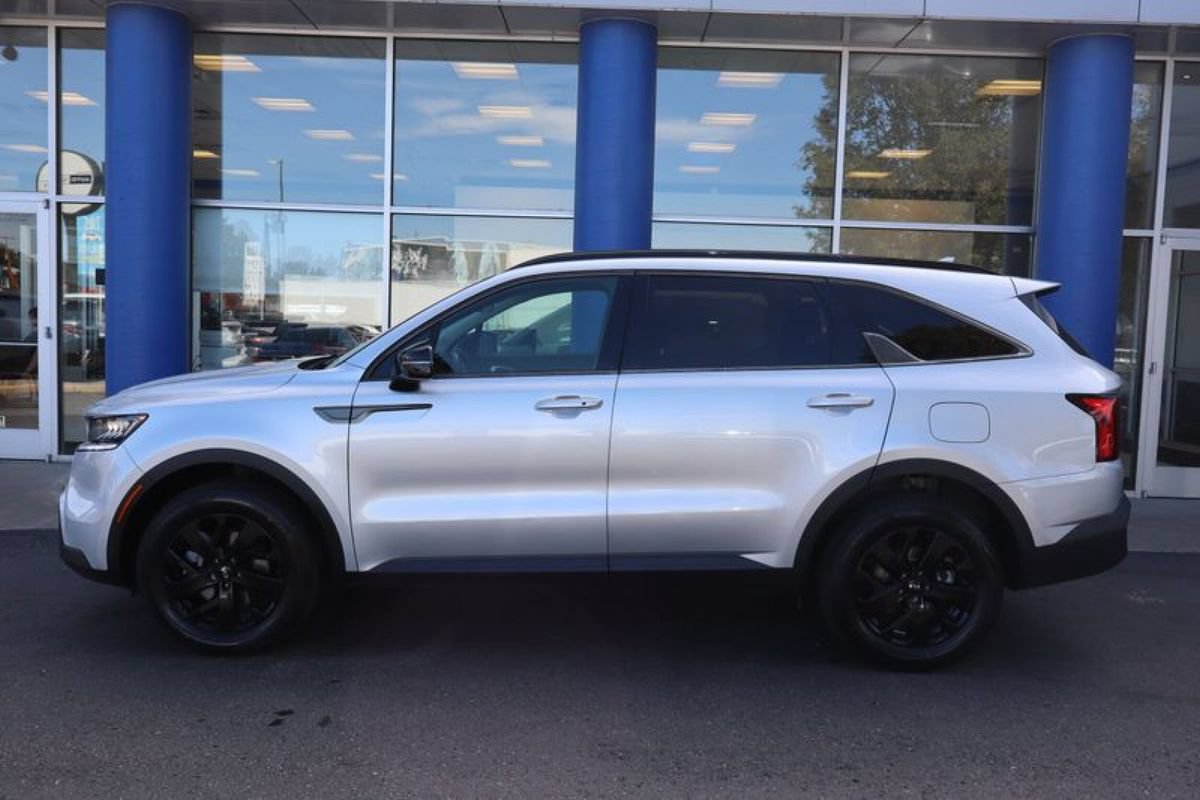 Used 2021 Kia Sorento S w/ Panoramic Sunroof Package AWD/4WD image 2