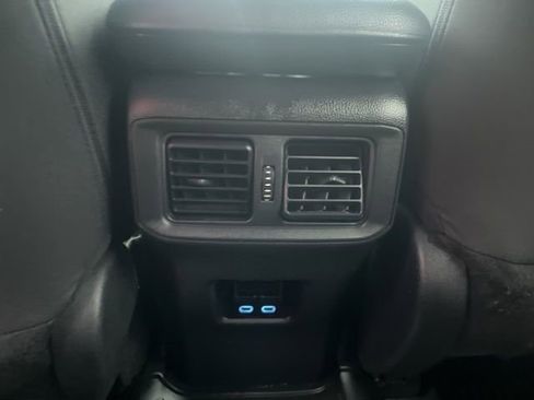 Used 2022 Toyota RAV4 SE image 16