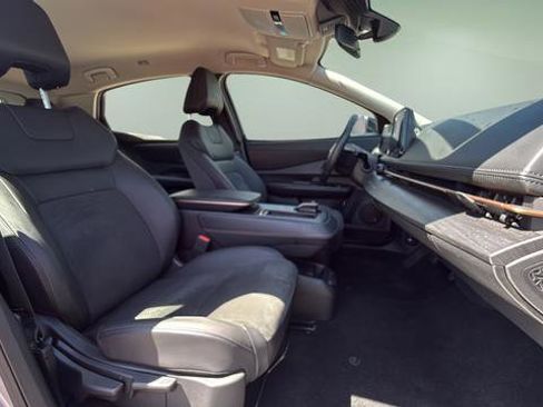 Used 2023 Nissan Ariya AWD image 11