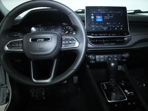 Used 2025 Jeep Compass Trailhawk AWD/4WD image 29