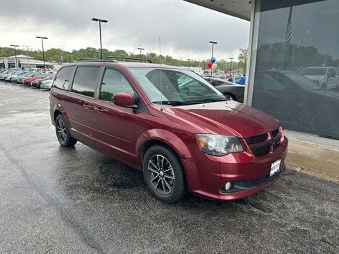 Used 2017 Dodge Grand Caravan GT FWD image 3