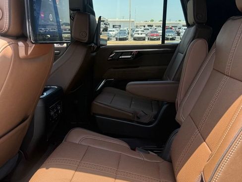 Used 2026 Chevrolet Tahoe High Country AWD/4WD image 25