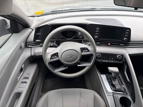 Used 2022 Hyundai Elantra SEL FWD image 19