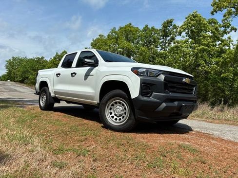 Used 2024 Chevrolet Colorado W/T image 1