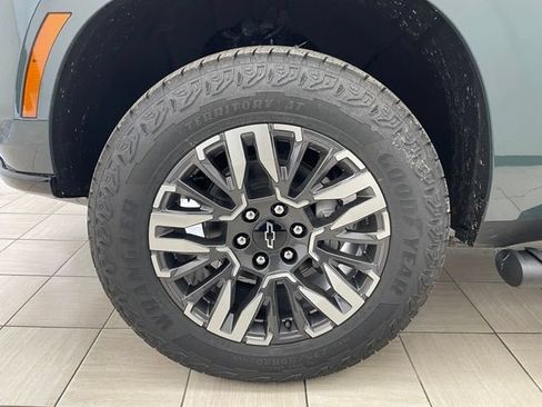 New 2026 Chevrolet Suburban Z71 w/ Comfort Package AWD/4WD image 8