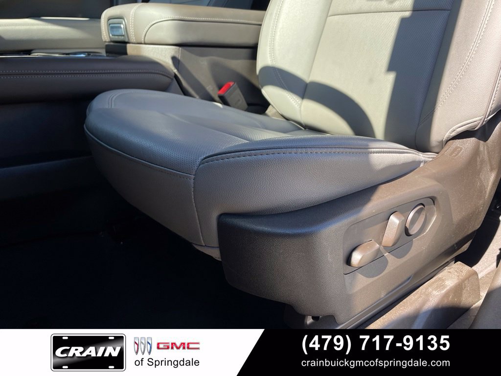 Used 2025 GMC Yukon Elevation w/ Elevation Premium Package AWD/4WD image 23