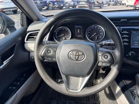 Used 2018 Toyota Camry LE FWD image 14