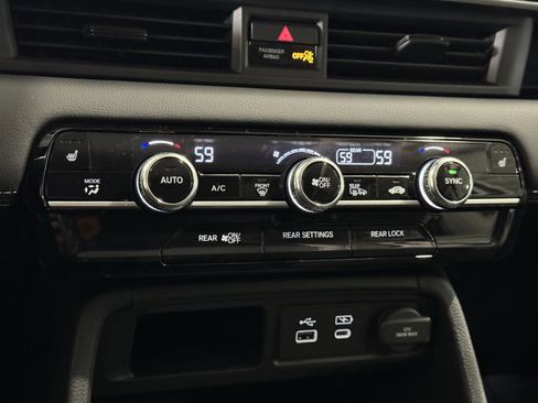 New 2025 Honda Pilot Touring image 12