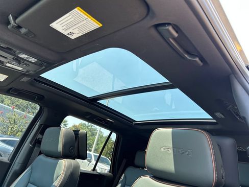 Used 2025 GMC Yukon AT4 w/ AT4 Premium Plus Package AWD/4WD image 17