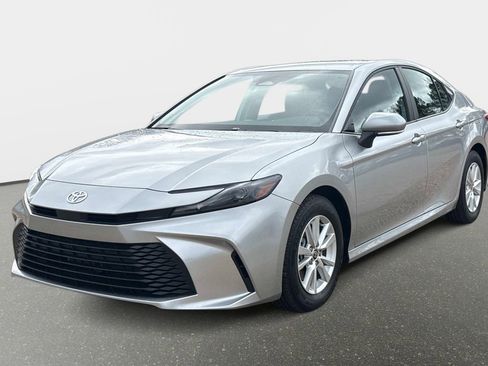 Used 2025 Toyota Camry LE w/ Convenience Package image 7