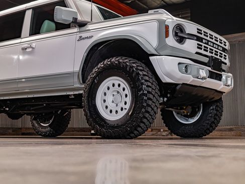 Used 2023 Ford Bronco Heritage Edition AWD/4WD image 12