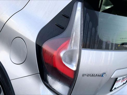 Used 2019 Toyota Prius C image 26