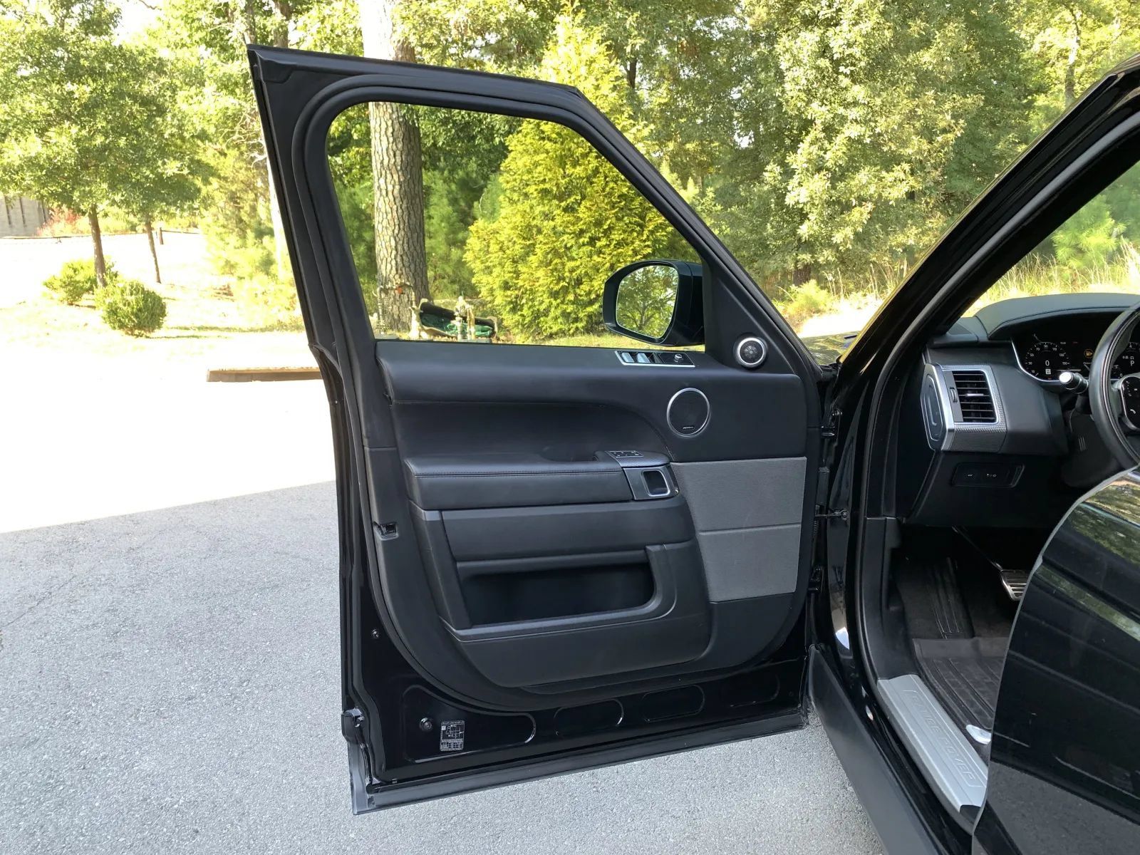 Used 2019 Land Rover Range Rover Sport Supercharged AWD/4WD image 25
