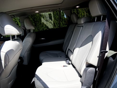 Used 2025 Toyota Grand Highlander AWD Hybrid image 31