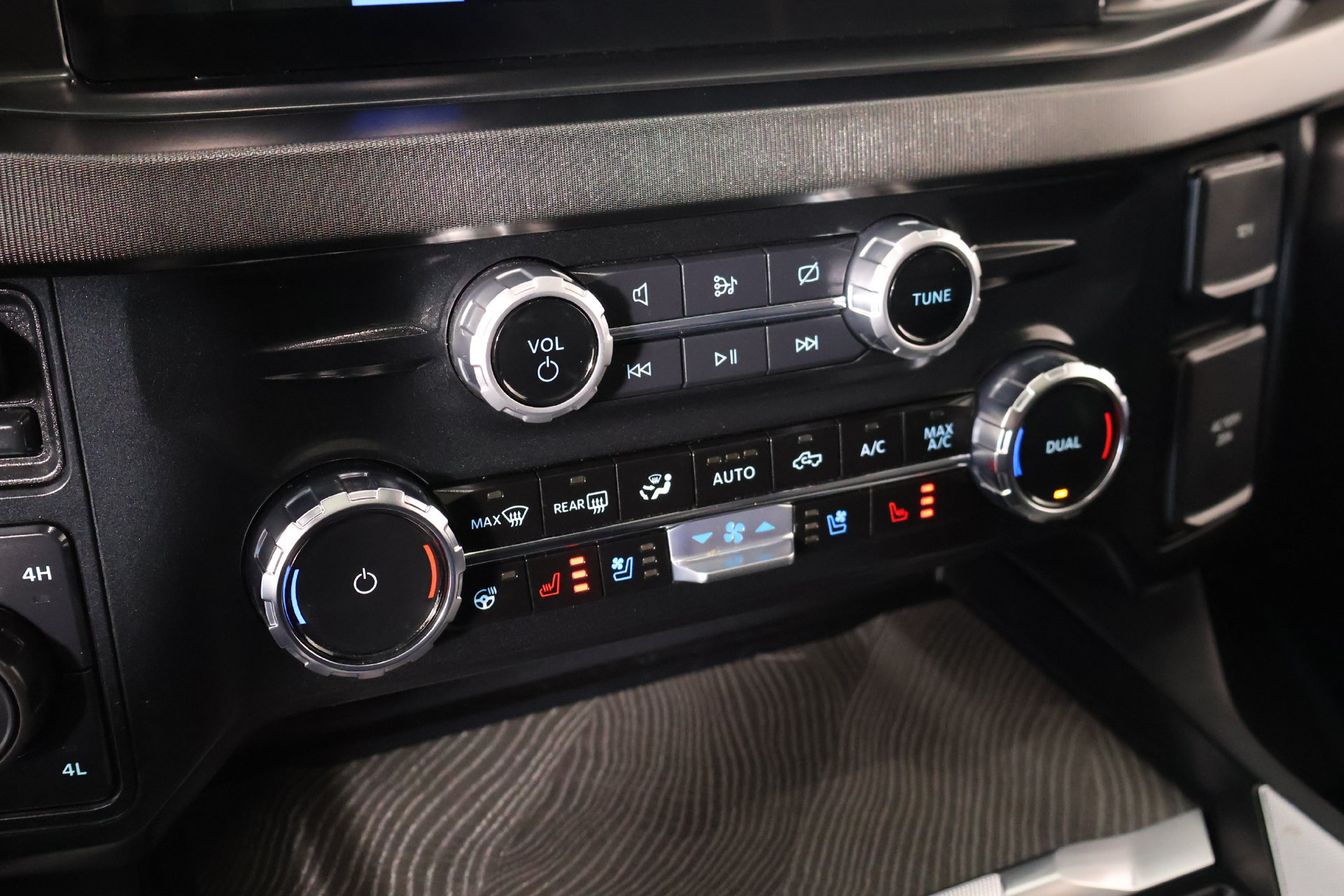 Used 2023 Ford F250 Platinum AWD/4WD image 8