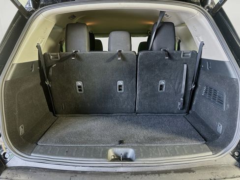 Used 2025 Nissan Pathfinder SV image 30