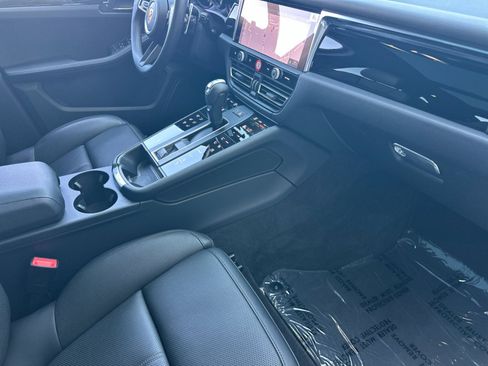 Certified 2026 Porsche Macan AWD/4WD image 16