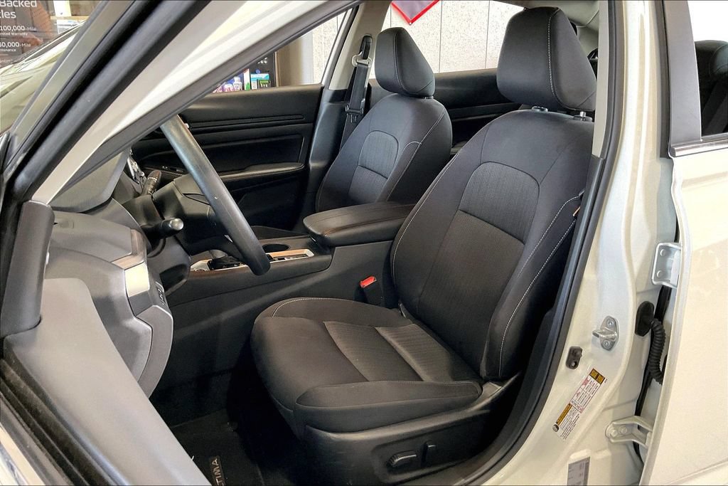 Used 2025 Nissan Altima 2.5 SV AWD/4WD image 3
