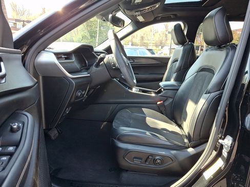 Used 2023 Jeep Grand Cherokee L Laredo image 15