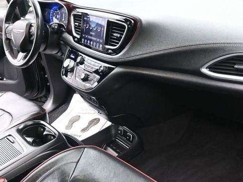 Used 2019 Chrysler Pacifica Limited w/ Advanced Safetytec Group image 27