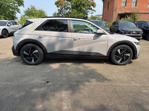 New 2025 Hyundai Ioniq 5 SEL image 8