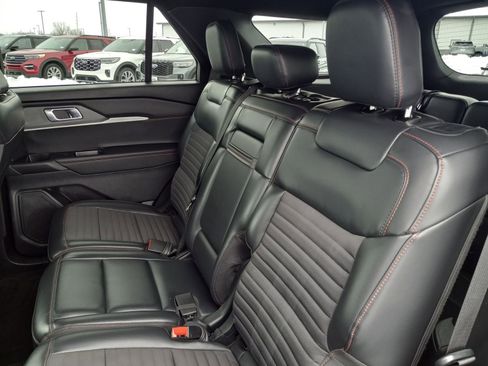 Used 2025 Ford Explorer ST-Line w/ ST-Line Street Pack image 13