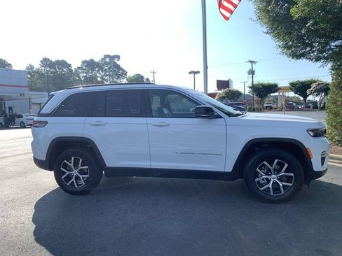 Used 2024 Jeep Grand Cherokee Limited w/ Trailer Tow Package AWD/4WD image 9