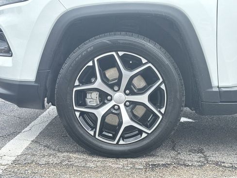 Used 2024 Jeep Compass Limited image 9