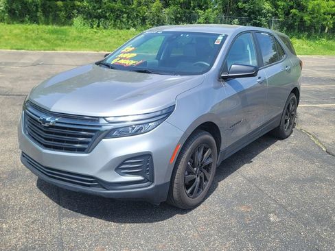 Used 2023 Chevrolet Equinox LS w/ LS Convenience Package AWD/4WD image 5